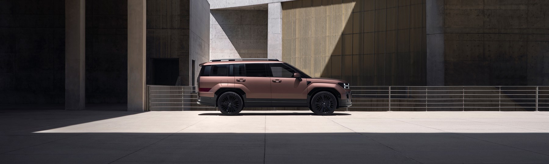 Hyundai SantaFe Exterior 2023 PHEV KV SIDE STILL