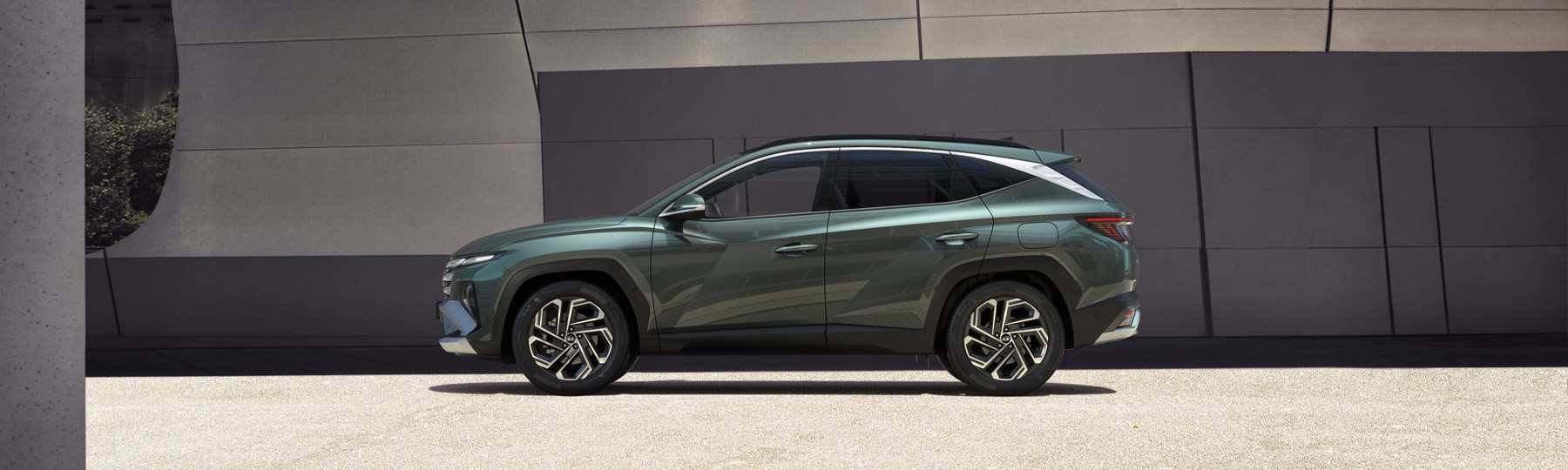 HME NX4 PHEV Regular EViz EXT T2P-Cypress Green Pearl SHOT 04